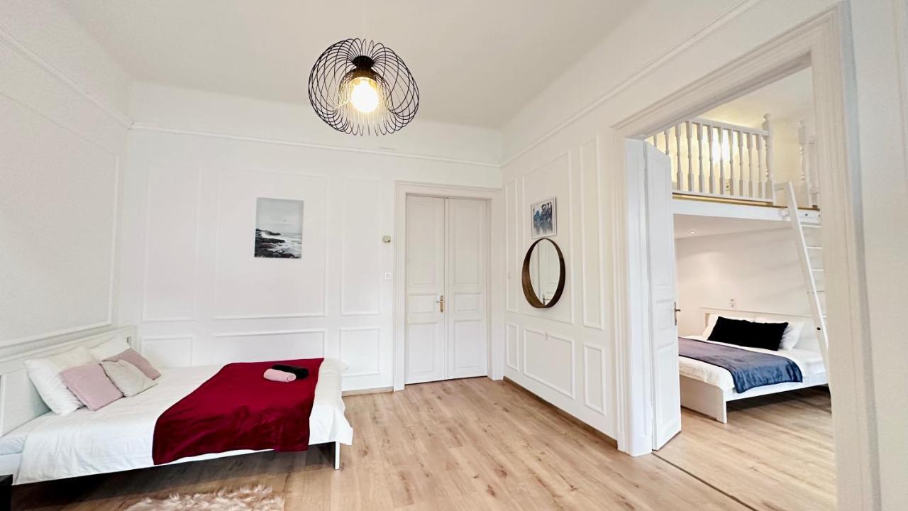 Jozsef 18 Apartment - 5 Mins To New York Cafe Будапеща Екстериор снимка